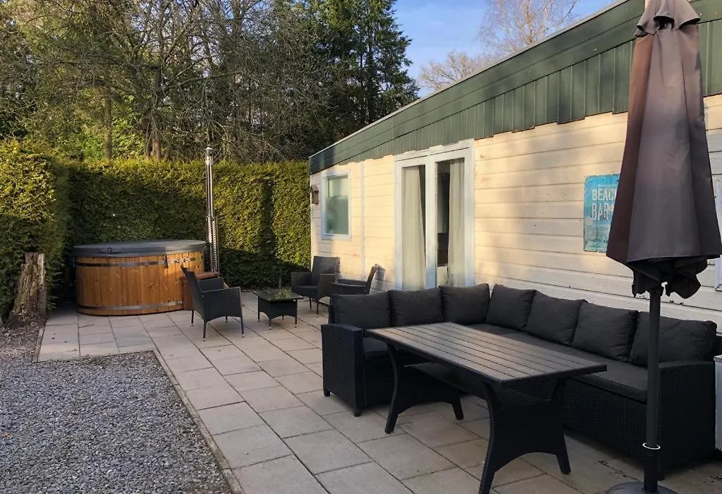 Omheind Chalet Met Prive Hottub. Op De Veluwe-1